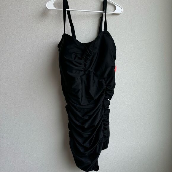 NWT Torrid Black Slim Fix Wireless Lattice Front One Piece Swimsuit Size 6/6X/30 - Picture 2 of 8